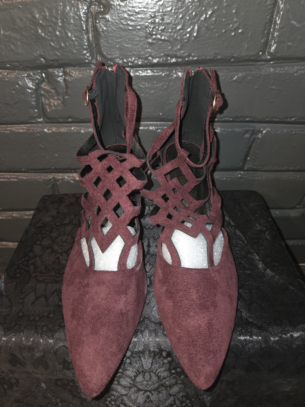 Women's Pointed Toe Suede Cutout Ankle Boots - Burgundy